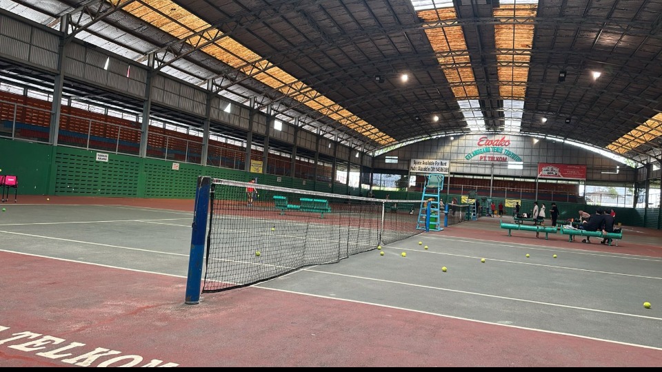 Lapangan Tennis Indoor 4